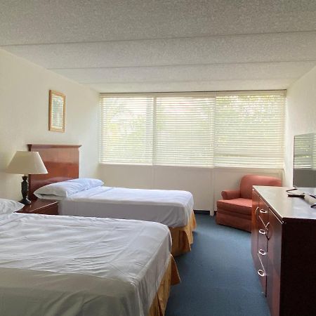 Golden Glades Miami Gardens Inn & Suites מראה חיצוני תמונה