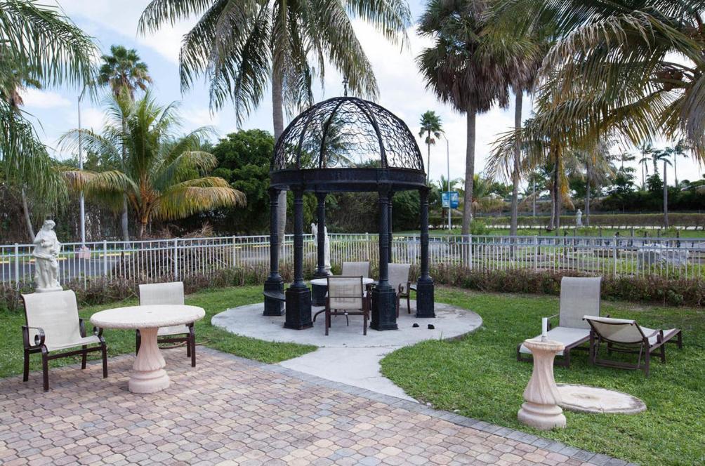 Golden Glades Miami Gardens Inn & Suites מראה חיצוני תמונה
