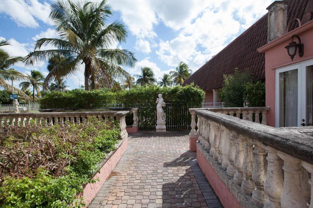 Golden Glades Miami Gardens Inn & Suites מראה חיצוני תמונה