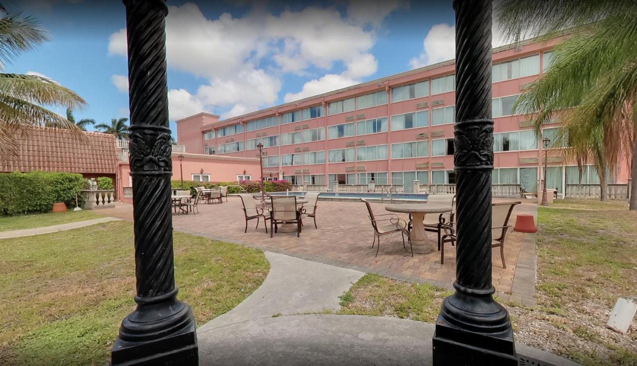 Golden Glades Miami Gardens Inn & Suites מראה חיצוני תמונה