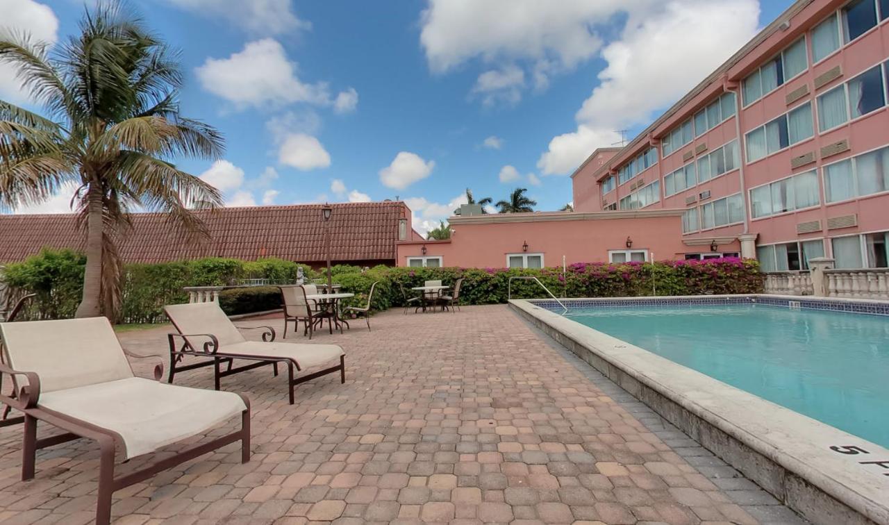 Golden Glades Miami Gardens Inn & Suites מראה חיצוני תמונה
